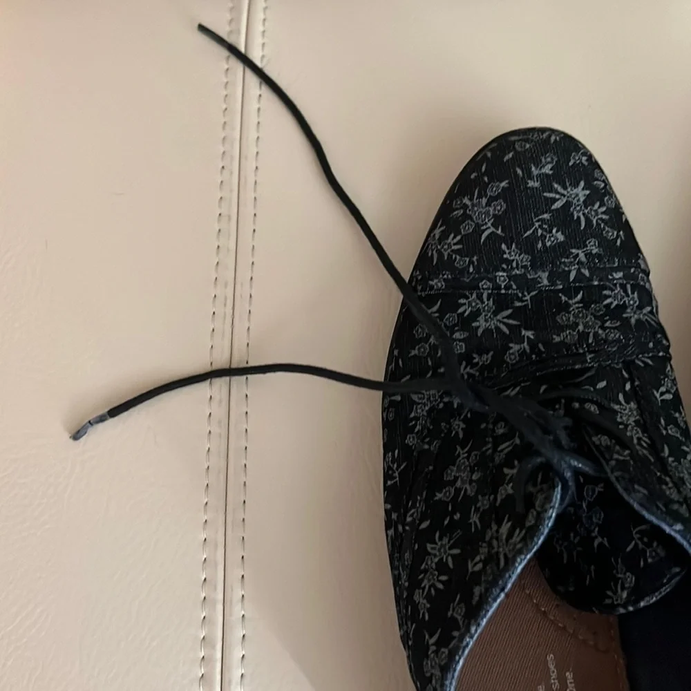 Toms Mocha Brogue Floral Black Oxford Size 7.5